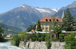 View from the summer promenade to the winter promenade and the Wandelhalle on the other side of the starting point of the Winterpromenade along the river Passer in Merano.