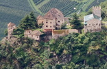 Castle Juval between Naturns and Tschars seen from the Meraner Höhenweg. (Photo: R. Jakubowski)